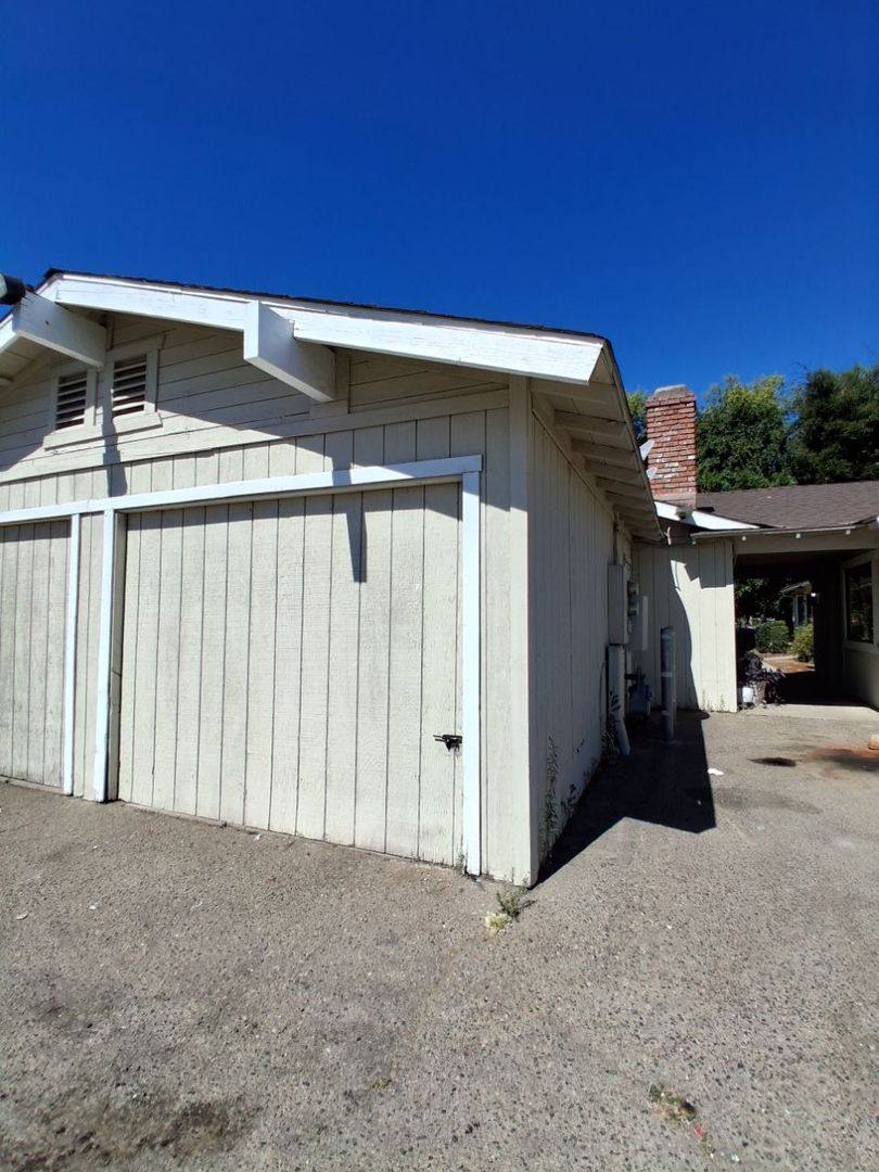 Apartment for rent at 2306 N Fruit Ave, Fresno, CA 93705