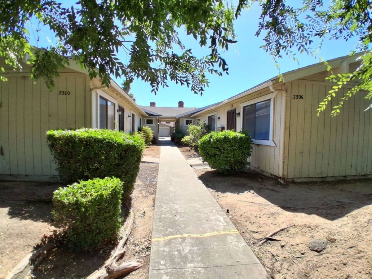 Apartment for rent at 2306 N Fruit Ave, Fresno, CA 93705