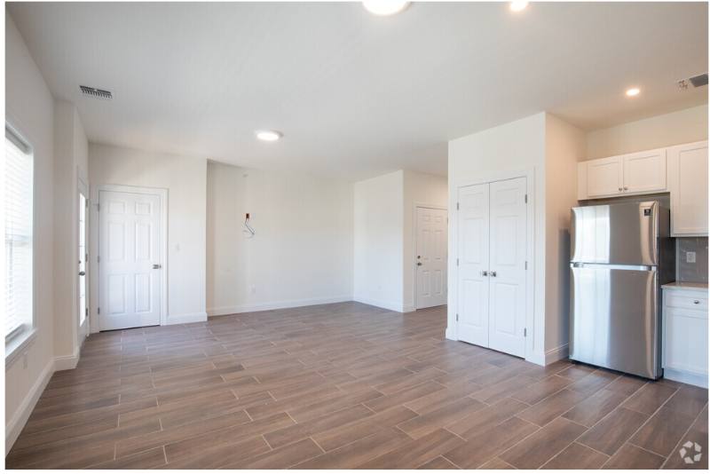 Apartment for rent at 1163 Montauk Highway C4 #C4, Copiague, NY 11726