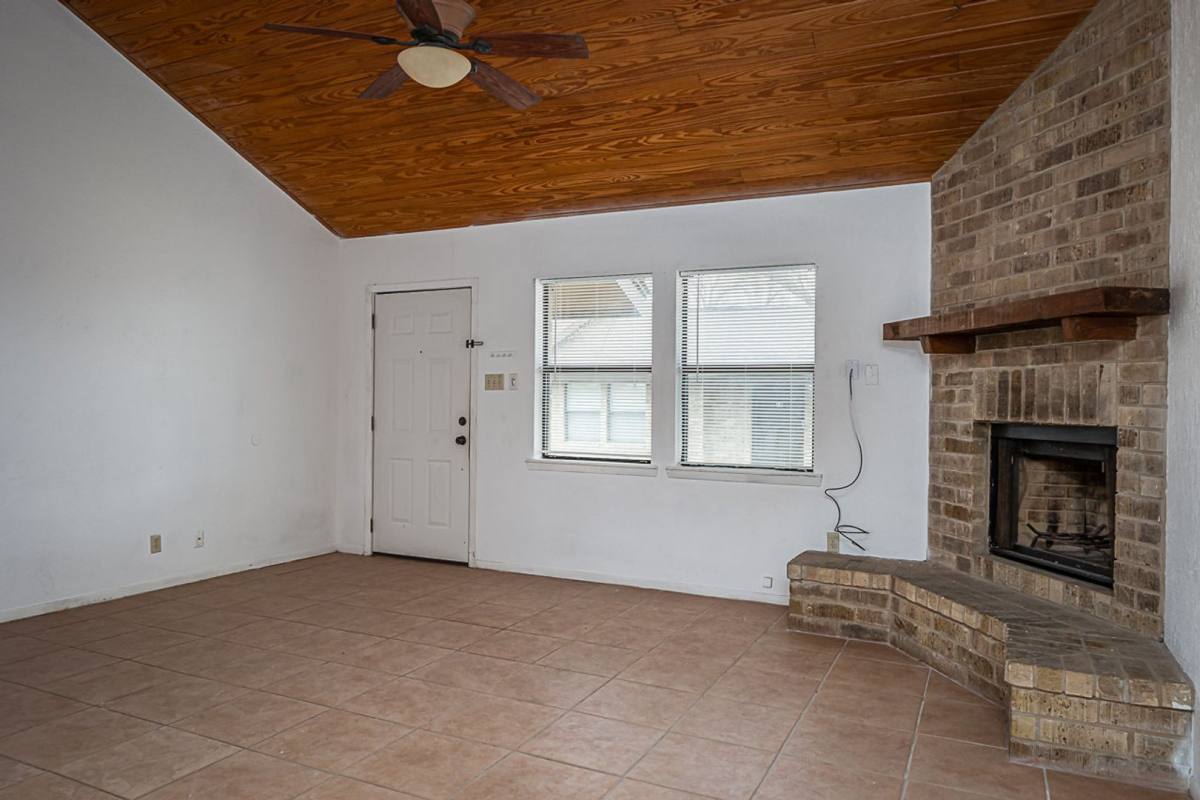 Apartment for rent at 109 Joe Rice Dr, Del Rio, TX 78840