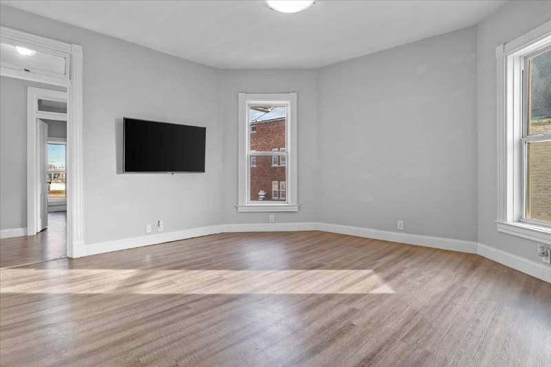 Apartment for rent at 612 N 5th St, Springfield, IL 62702