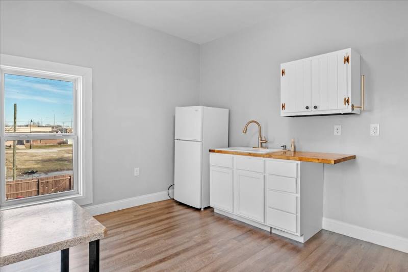 Apartment for rent at 612 N 5th St, Springfield, IL 62702