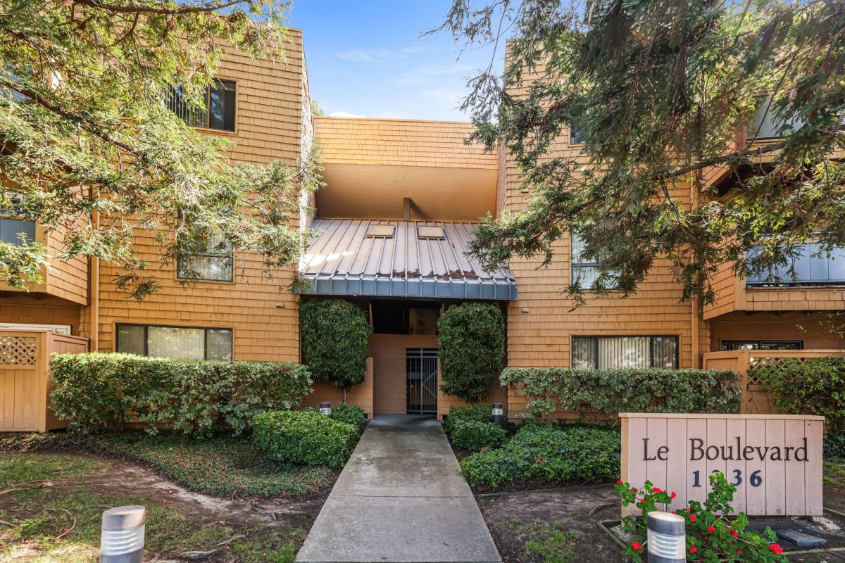 Apartment for rent at 1336 Blvd Way, Walnut Creek, CA 94595