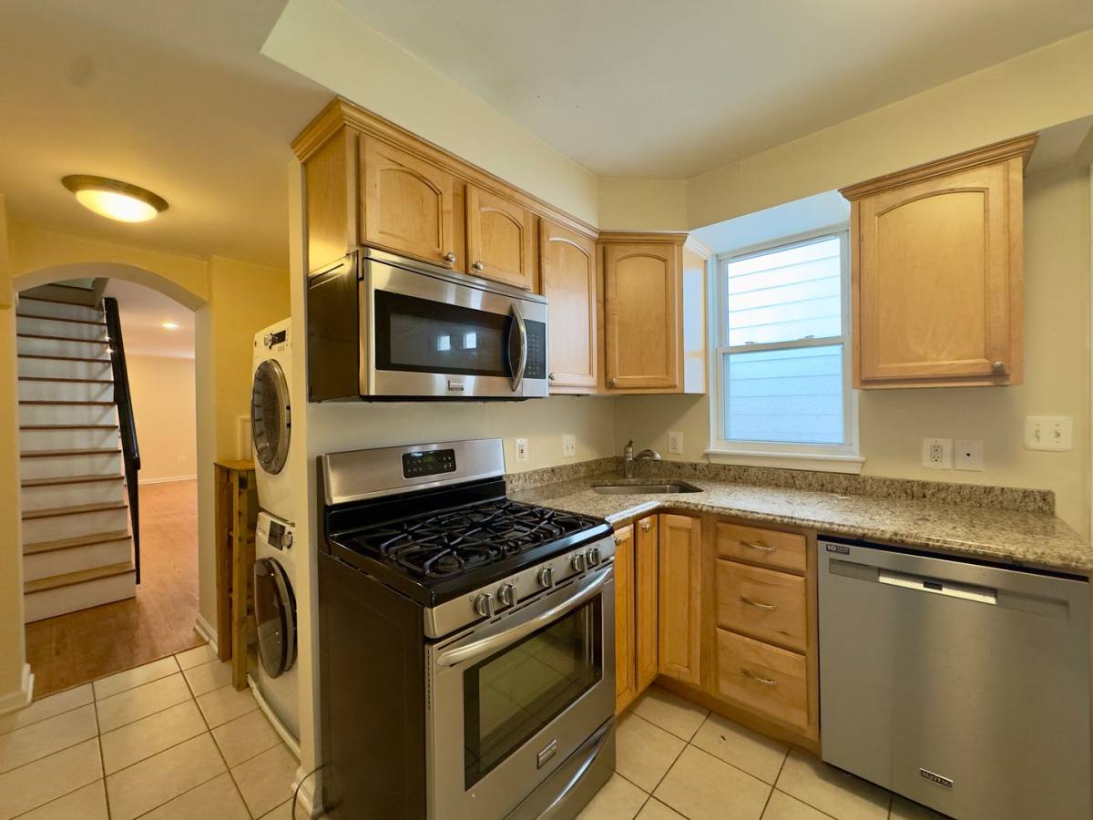 Townhouse for rent at 513 S Madeira St, Baltimore, MD 21231