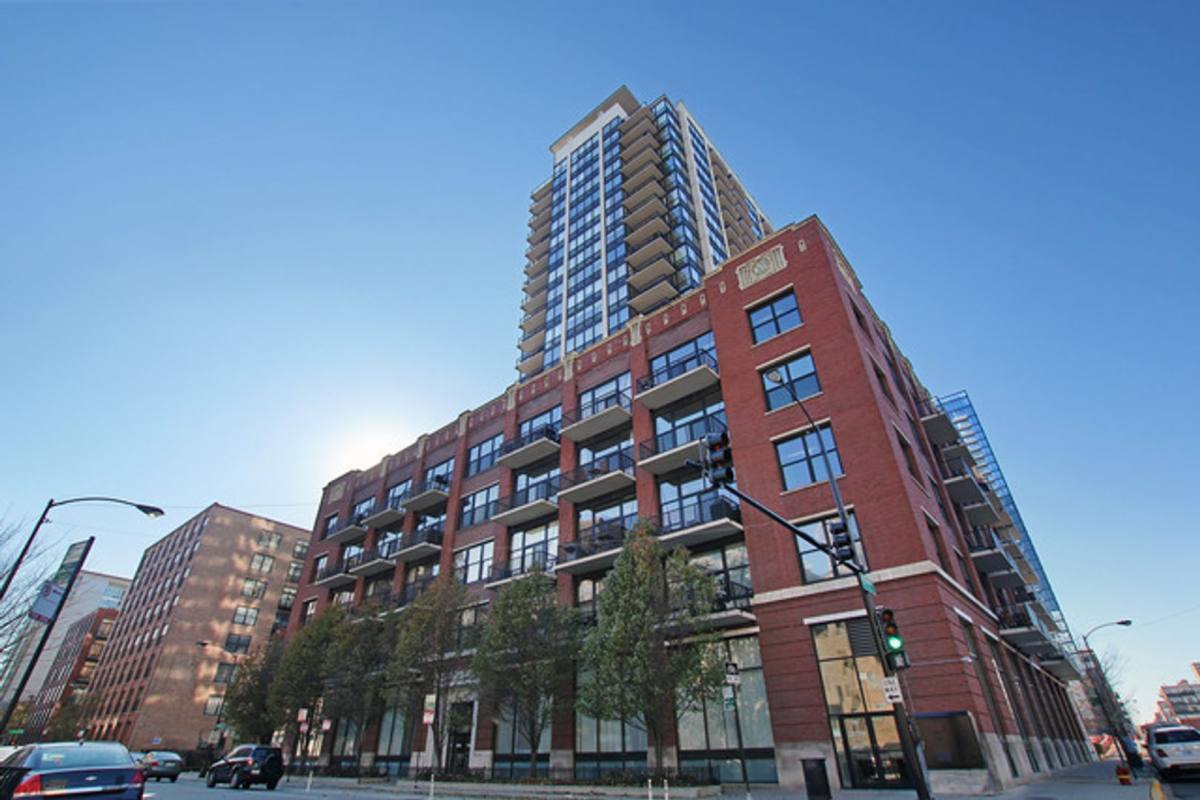 Apartment for rent at 210 S Des Plaines, Chicago, IL 60661