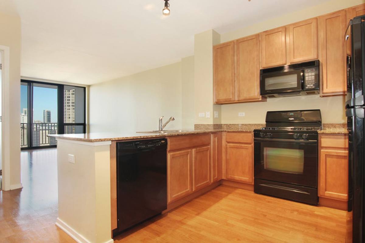 Apartment for rent at 210 S Des Plaines, Chicago, IL 60661