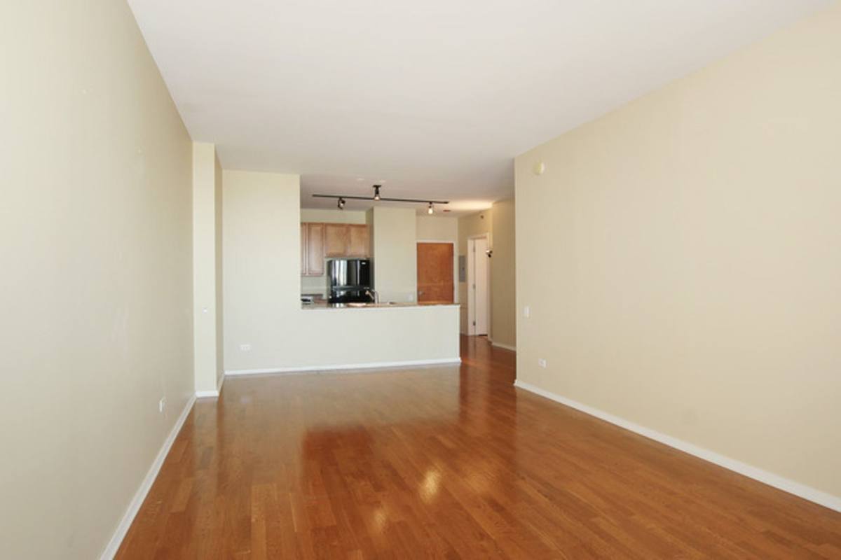 Apartment for rent at 210 S Des Plaines, Chicago, IL 60661