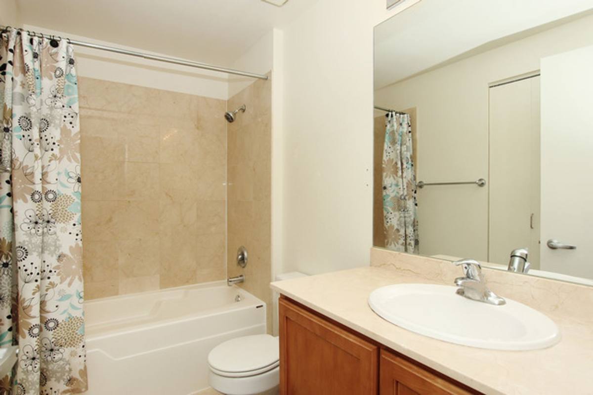 Apartment for rent at 210 S Des Plaines, Chicago, IL 60661