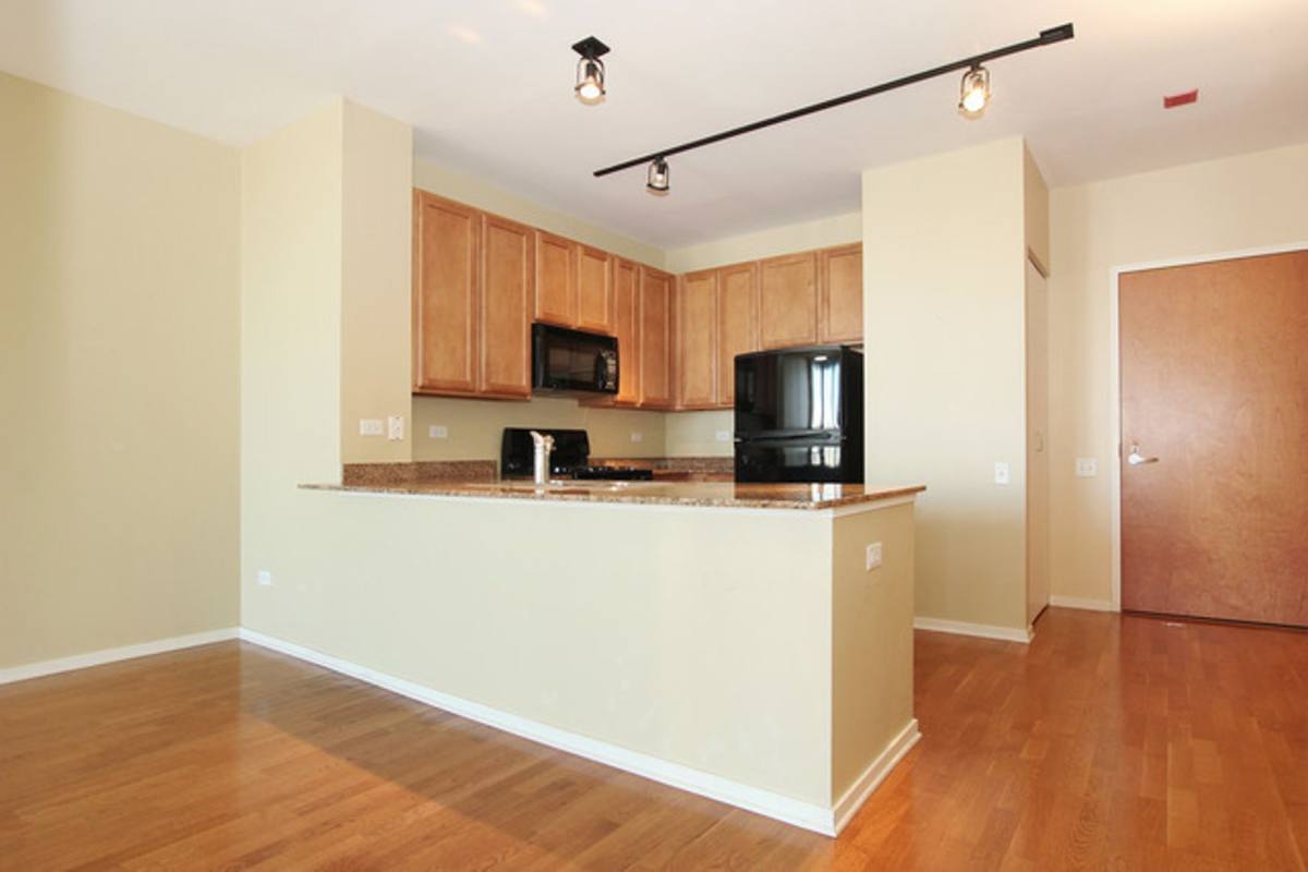 Apartment for rent at 210 S Des Plaines, Chicago, IL 60661