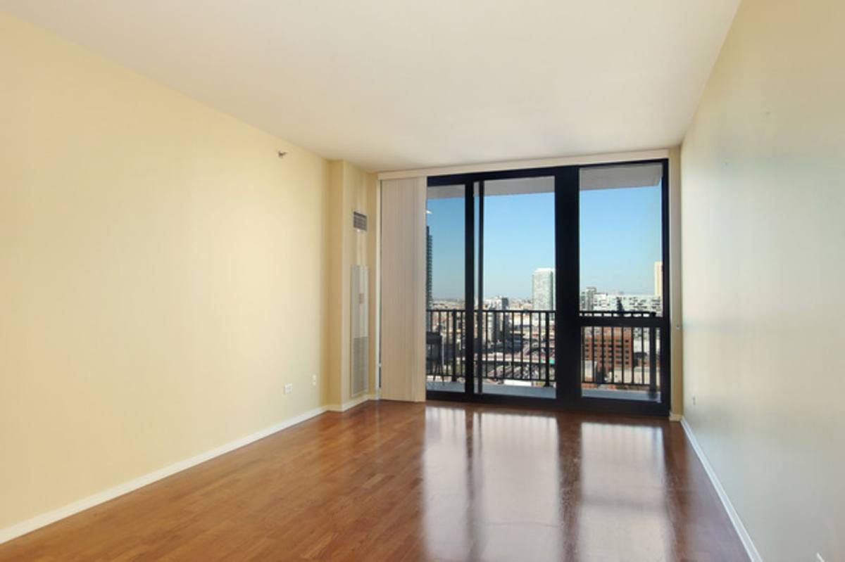 Apartment for rent at 210 S Des Plaines, Chicago, IL 60661