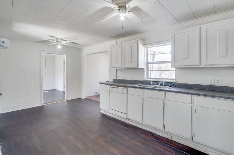 House for rent at 901 N Howeth St, Gainesville, TX 76240
