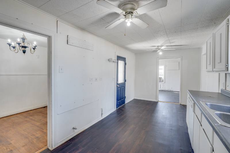 House for rent at 901 N Howeth St, Gainesville, TX 76240