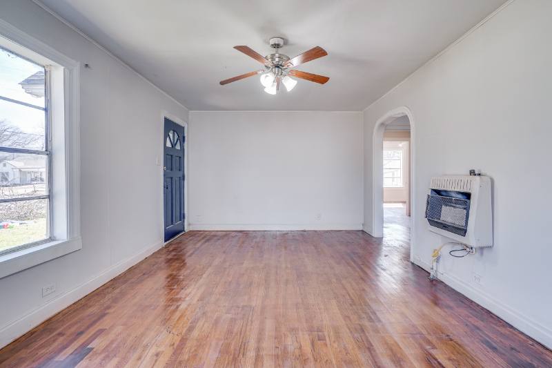 House for rent at 901 N Howeth St, Gainesville, TX 76240