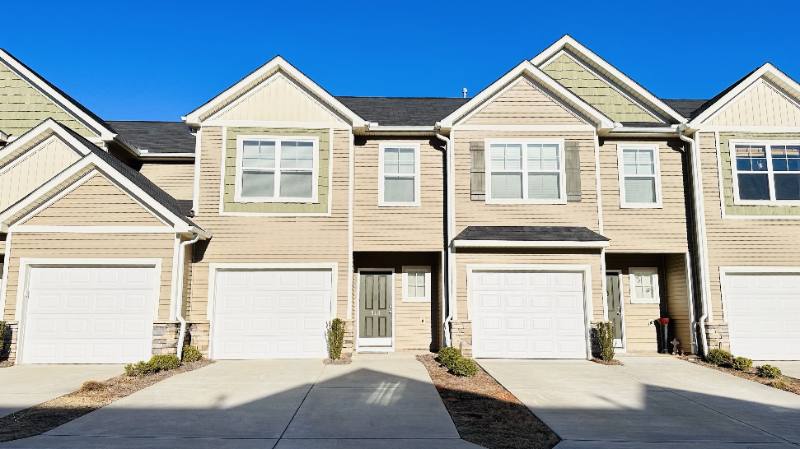 Townhouse for rent at 813 Stonebriar St, Simpsonville, SC 29681