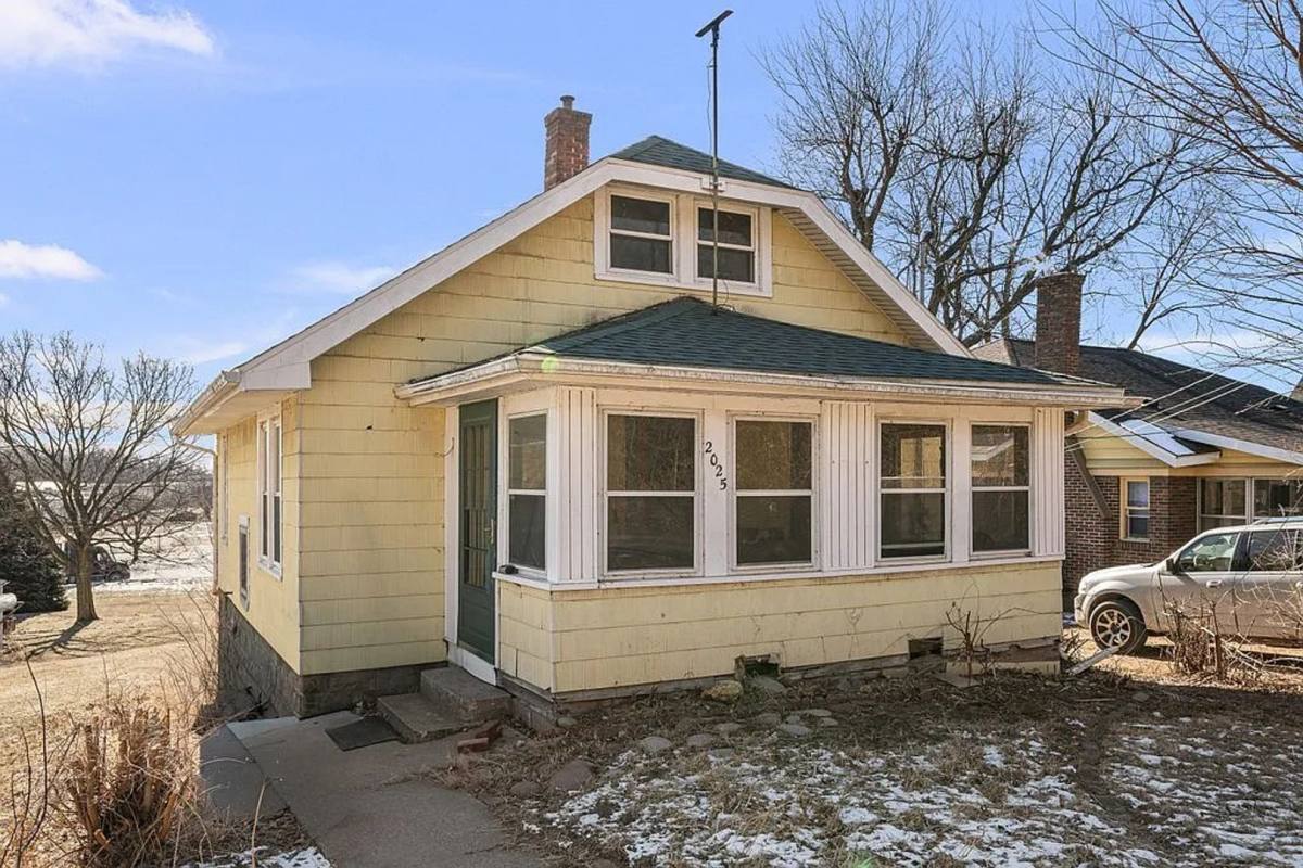 House for rent at 2025 S Bluff Blvd, Clinton, IA 52732