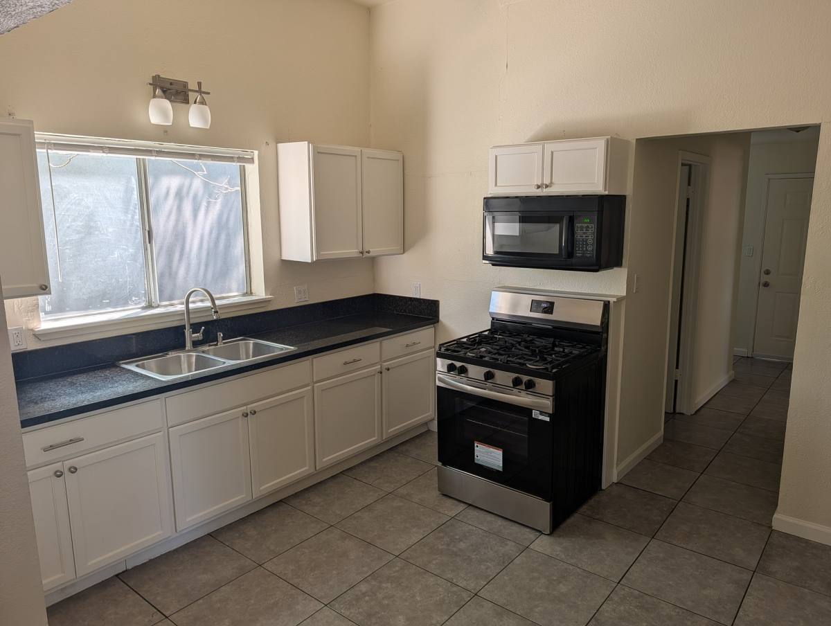Apartment for rent at 3210 40th St #1 2, Sacramento, CA 95817