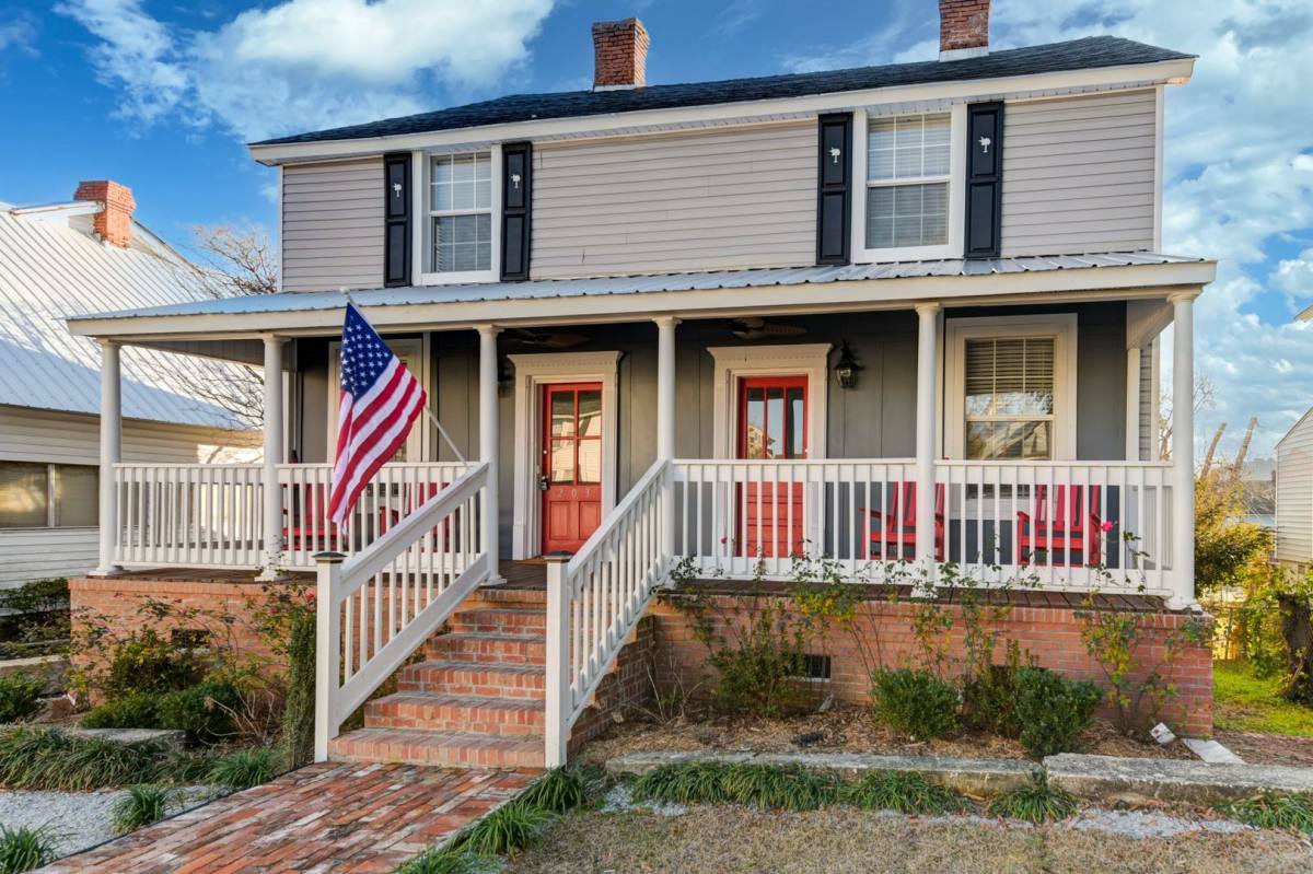 House for rent at 203 Oliver St, West Columbia, SC 29169
