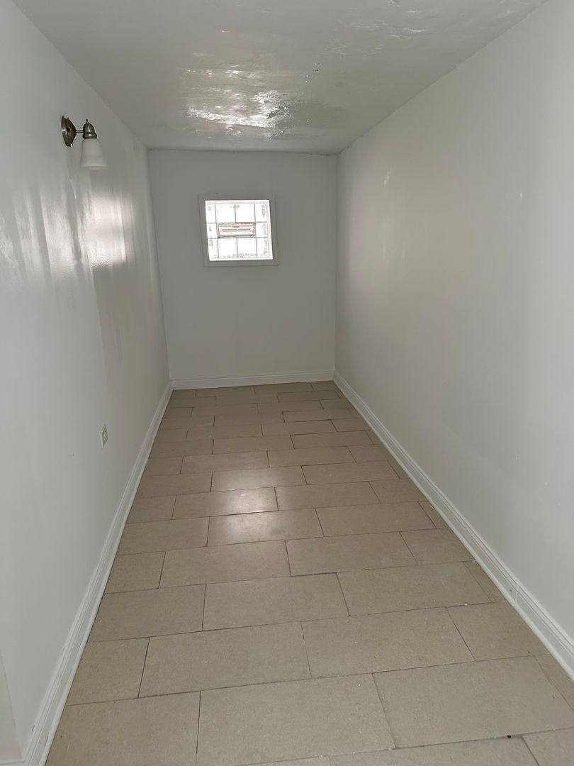 Apartment for rent at 2614 E 78th St, Chicago, IL 60649