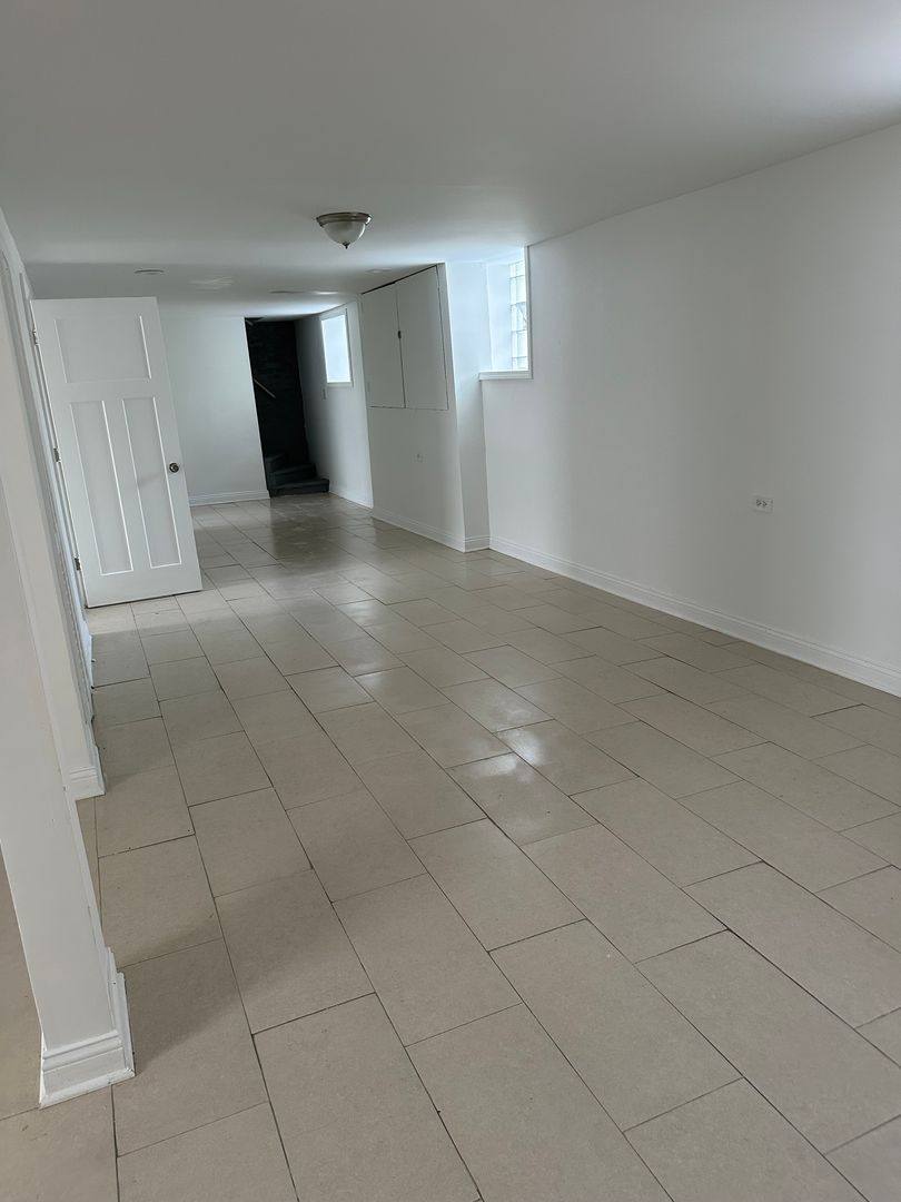 Apartment for rent at 2614 E 78th St, Chicago, IL 60649