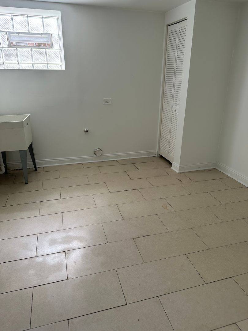 Apartment for rent at 2614 E 78th St, Chicago, IL 60649