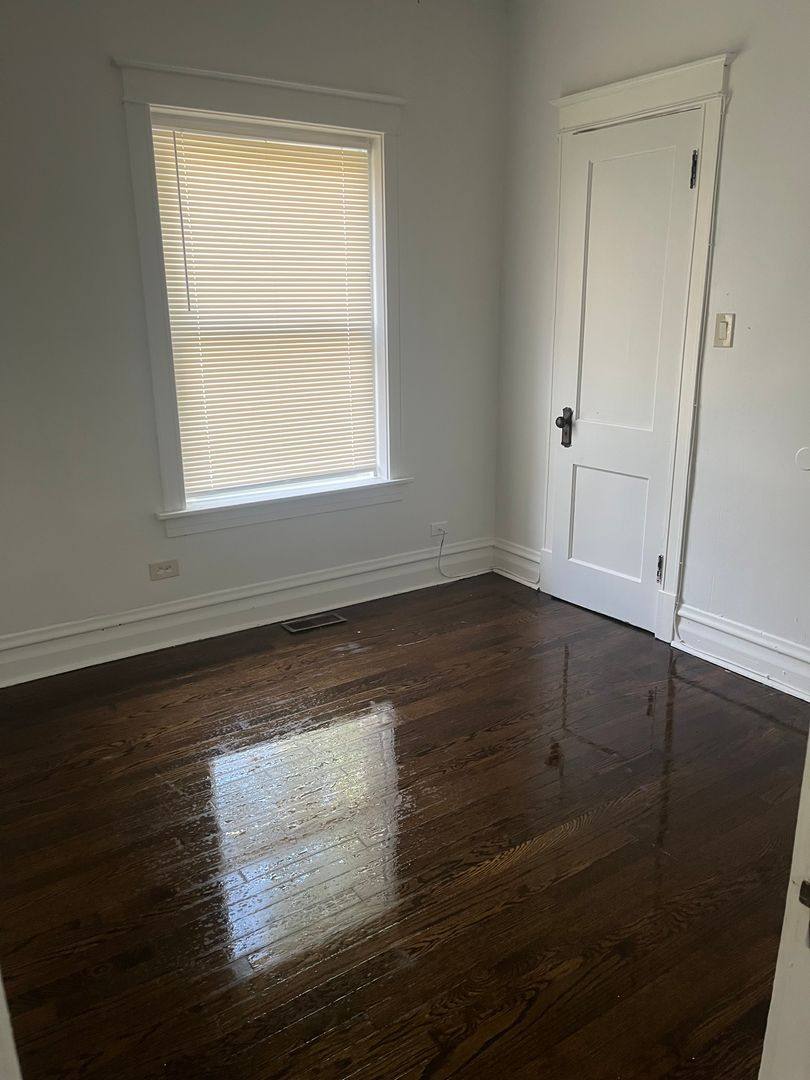 Apartment for rent at 2614 E 78th St, Chicago, IL 60649