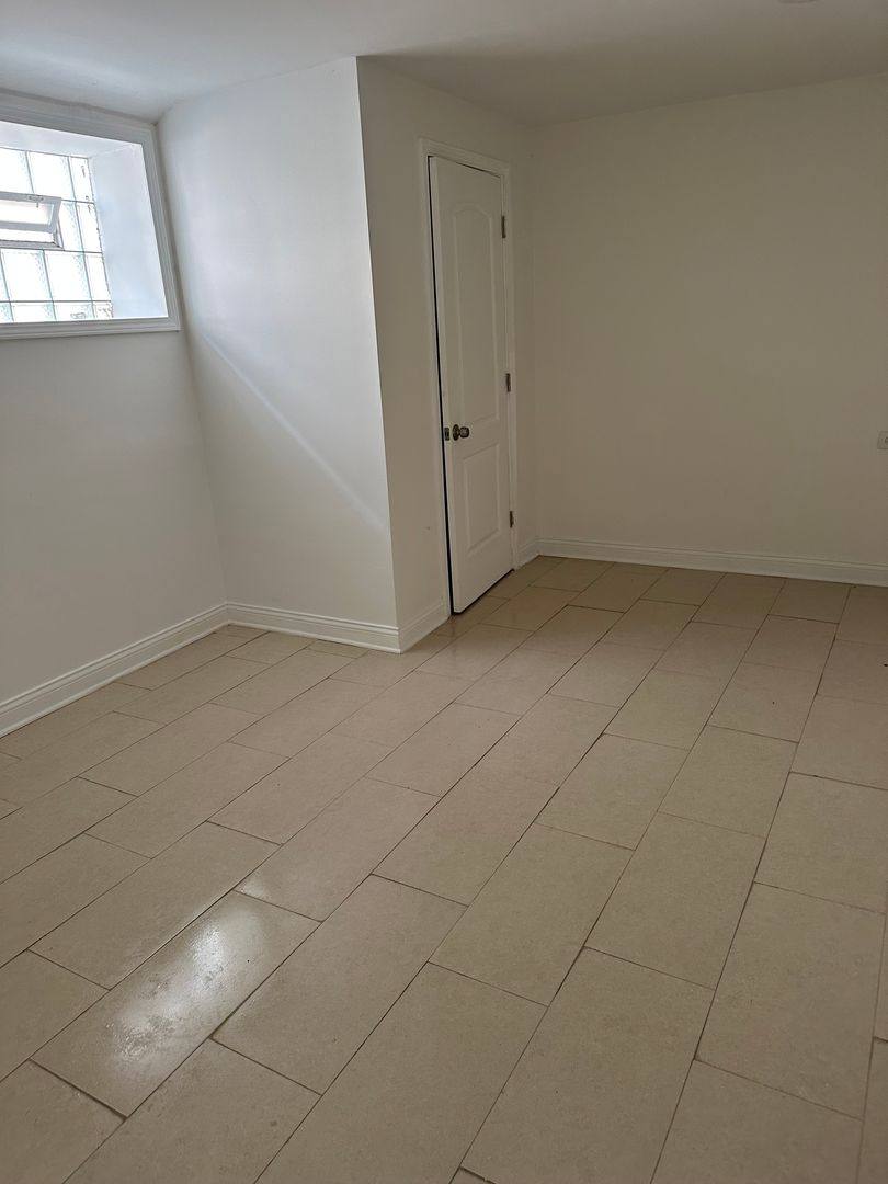 Apartment for rent at 2614 E 78th St, Chicago, IL 60649