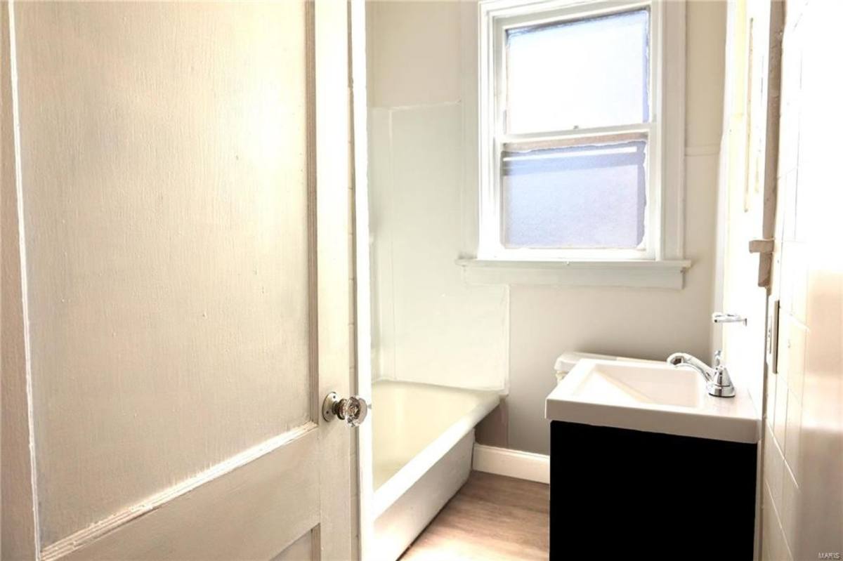 Apartment for rent at 4915 4917 Lindenwood Ave, Saint Louis, MO 63109