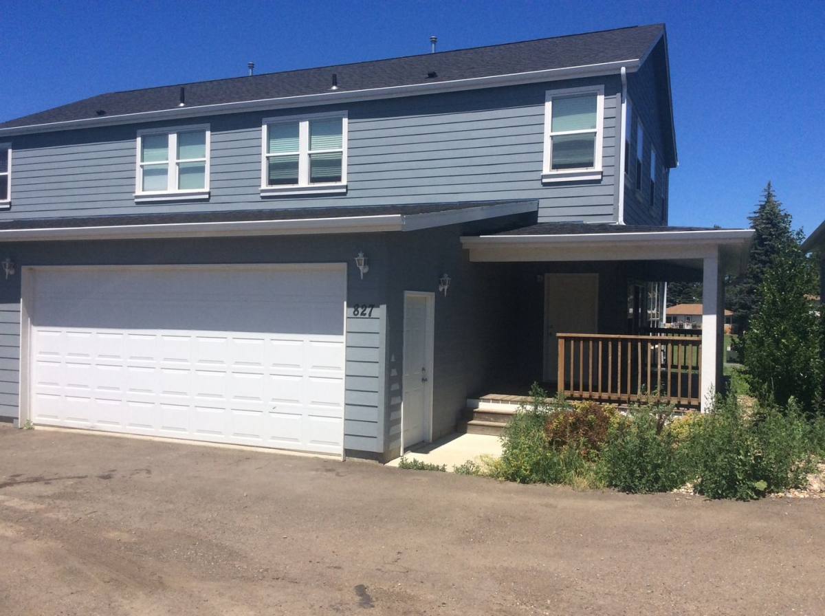 Townhouse for rent at 831 2nd St E, Dickinson, ND 58601