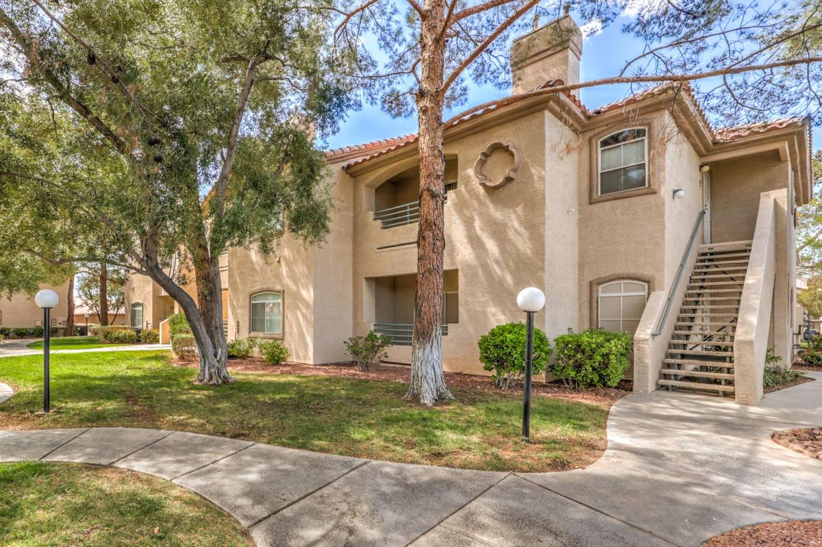 Apartment for rent at 5415 W Harmon, Las Vegas, NV 89103