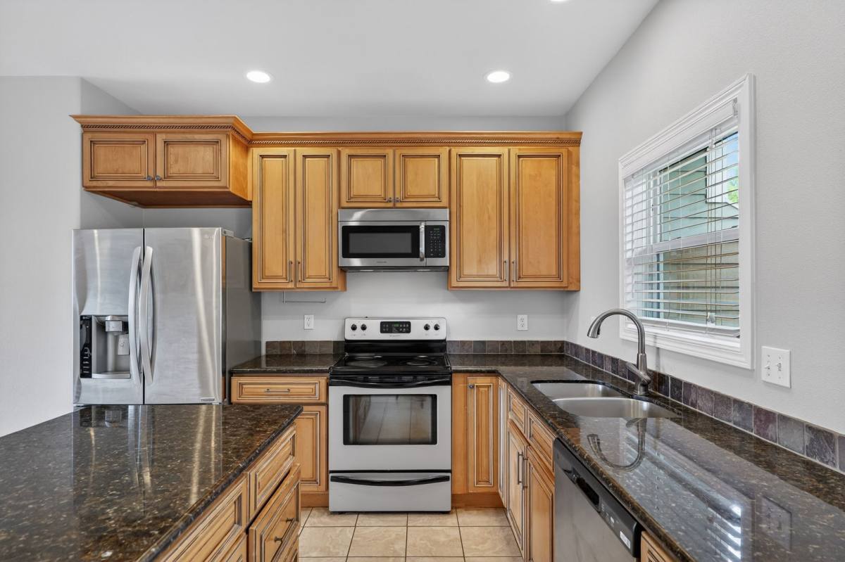 Townhouse for rent at 2623 SE 109th Ave, Portland, OR 97266