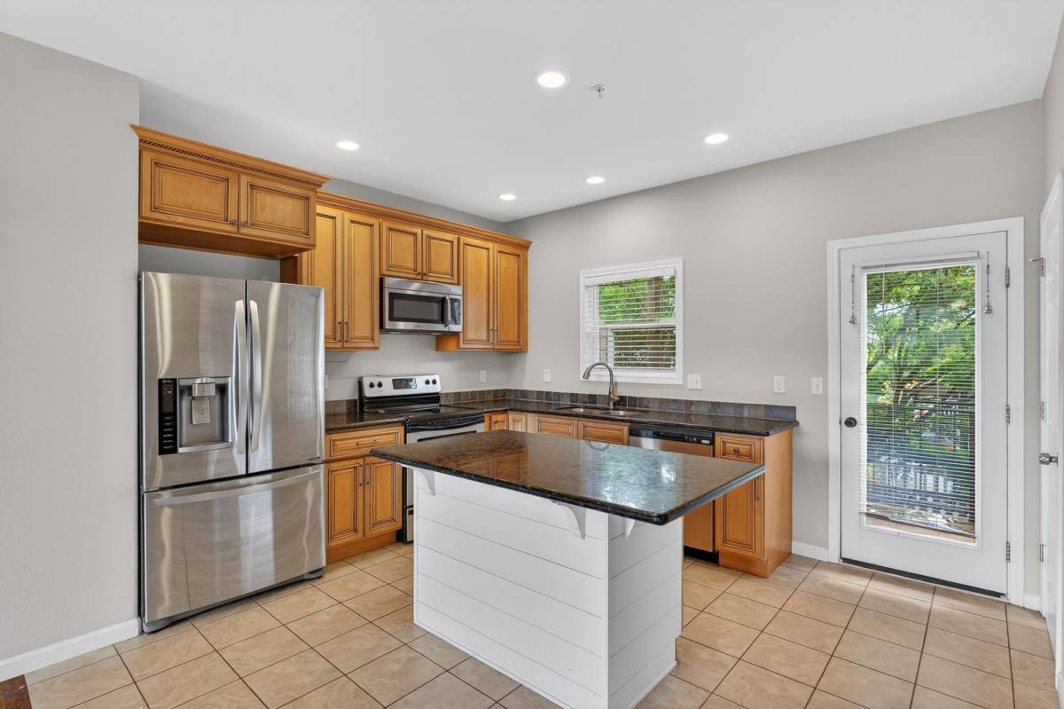 Townhouse for rent at 2623 SE 109th Ave, Portland, OR 97266