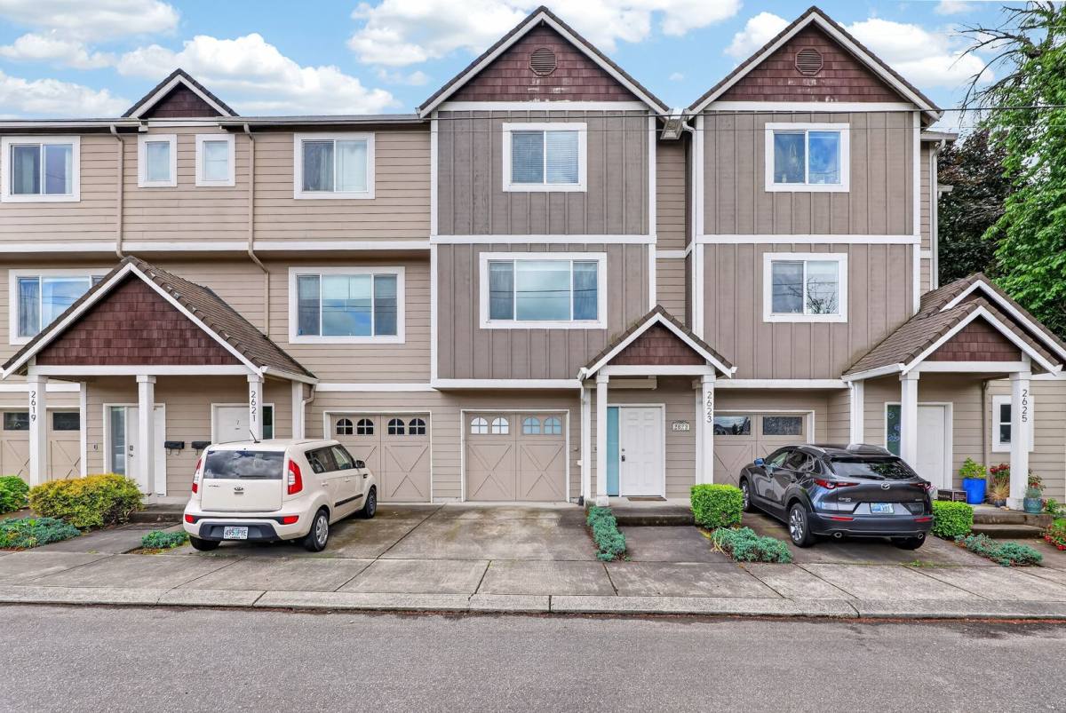 Townhouse for rent at 2623 SE 109th Ave, Portland, OR 97266