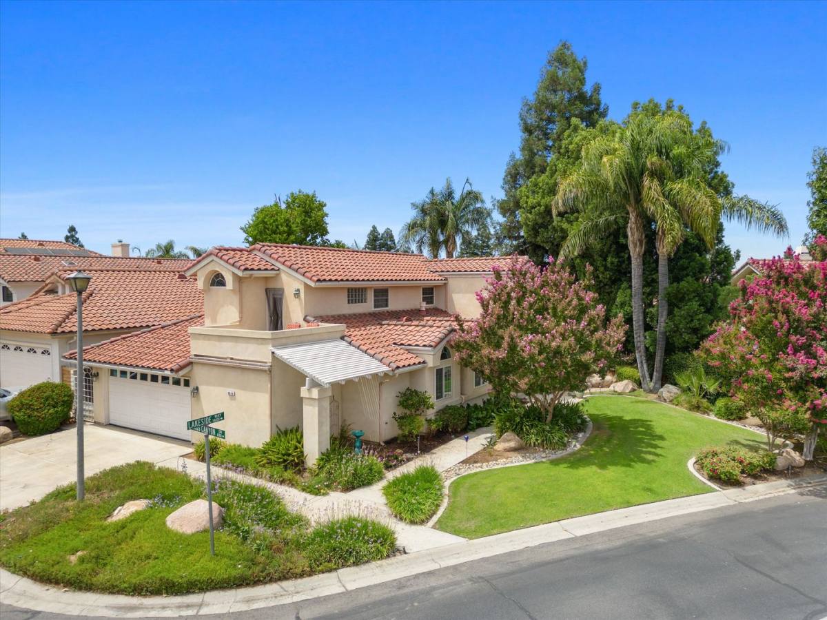House for rent at 6016 Kings Canyon Dr, Bakersfield, CA 93306