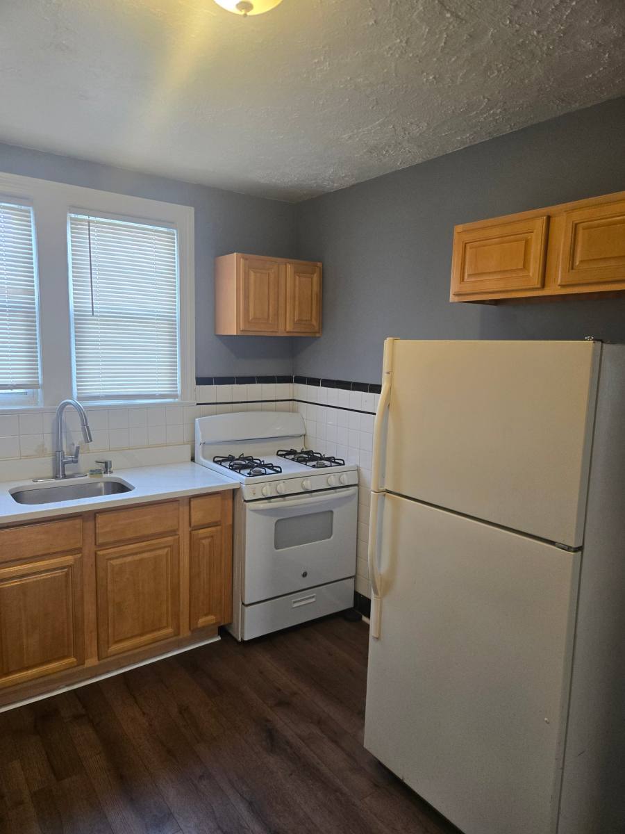 Apartment for rent at 565 E Elm St #1, Linden, NJ 07036