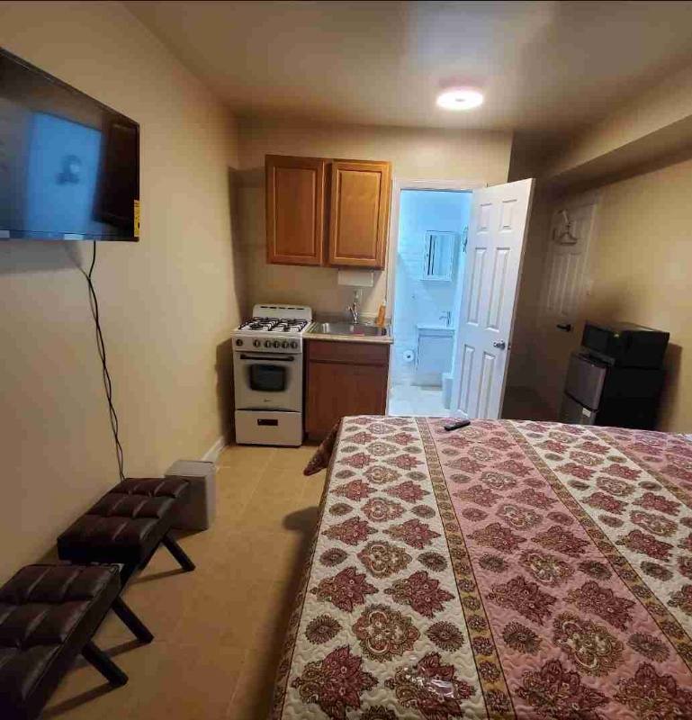 Apartment for rent at 3180 Fish Ave, Bronx, NY 10469