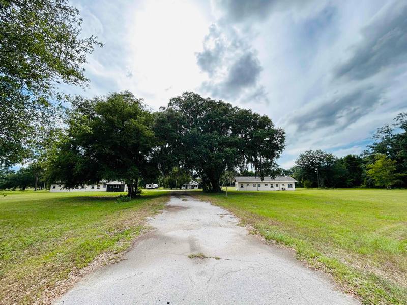 Apartment for rent at 8010 SE US-Highway 301 #2C, Hawthorne, FL 32640