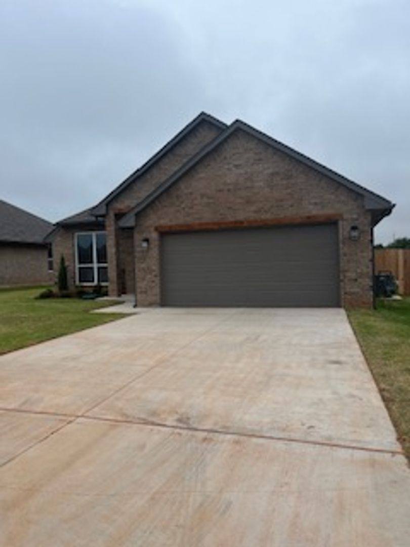 House for rent at 16009 Capulet Dr, Edmond, OK 73013