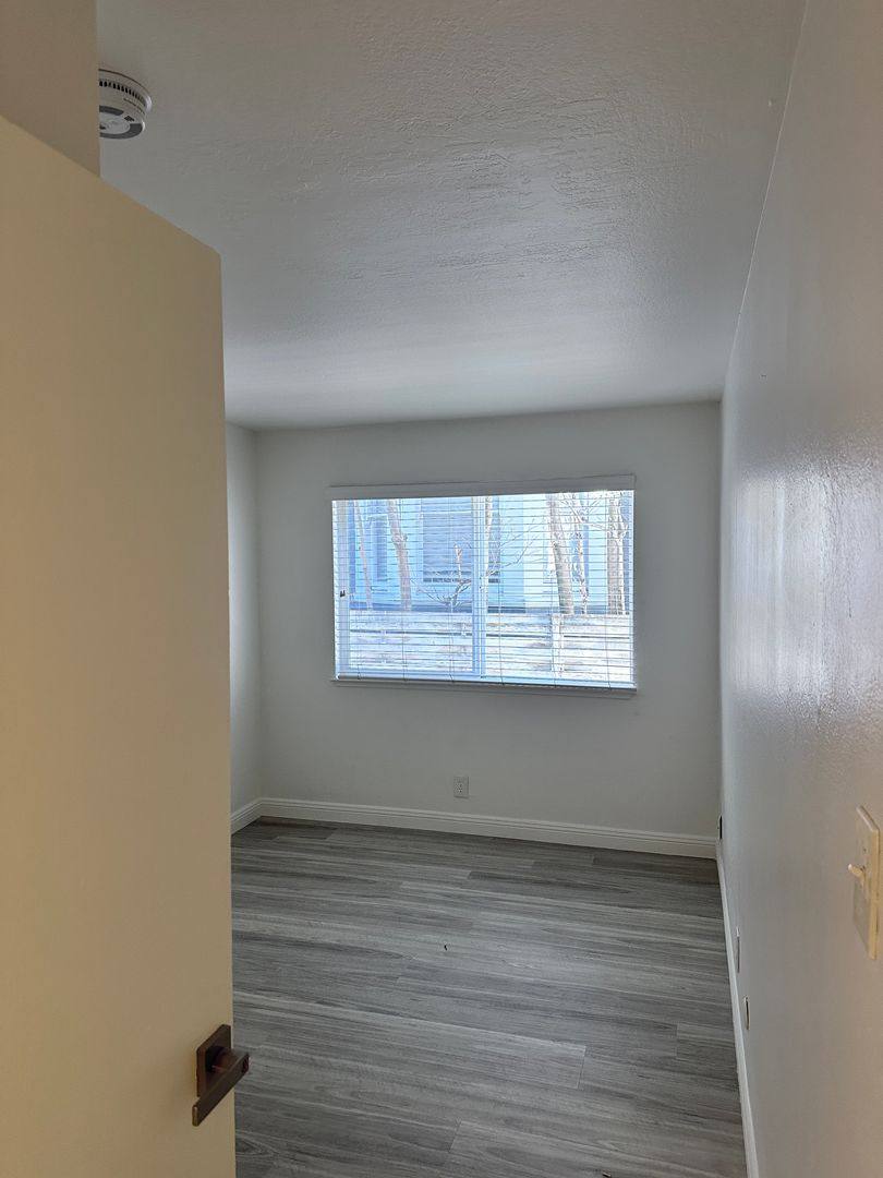 Apartment for rent at 1120 Douglas Ave, Burlingame, CA 94010