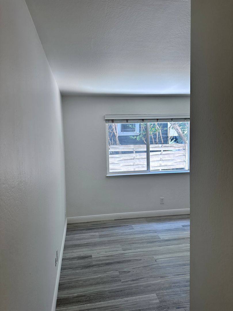 Apartment for rent at 1120 Douglas Ave, Burlingame, CA 94010