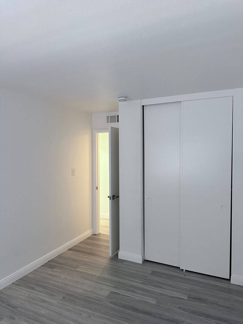 Apartment for rent at 1120 Douglas Ave, Burlingame, CA 94010