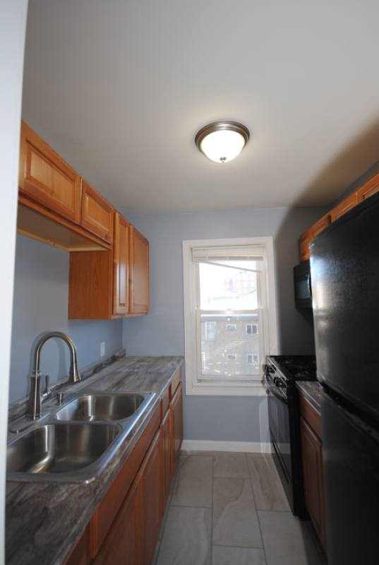 Apartment for rent at 142 Jencks St #3, Fall River, MA 02723