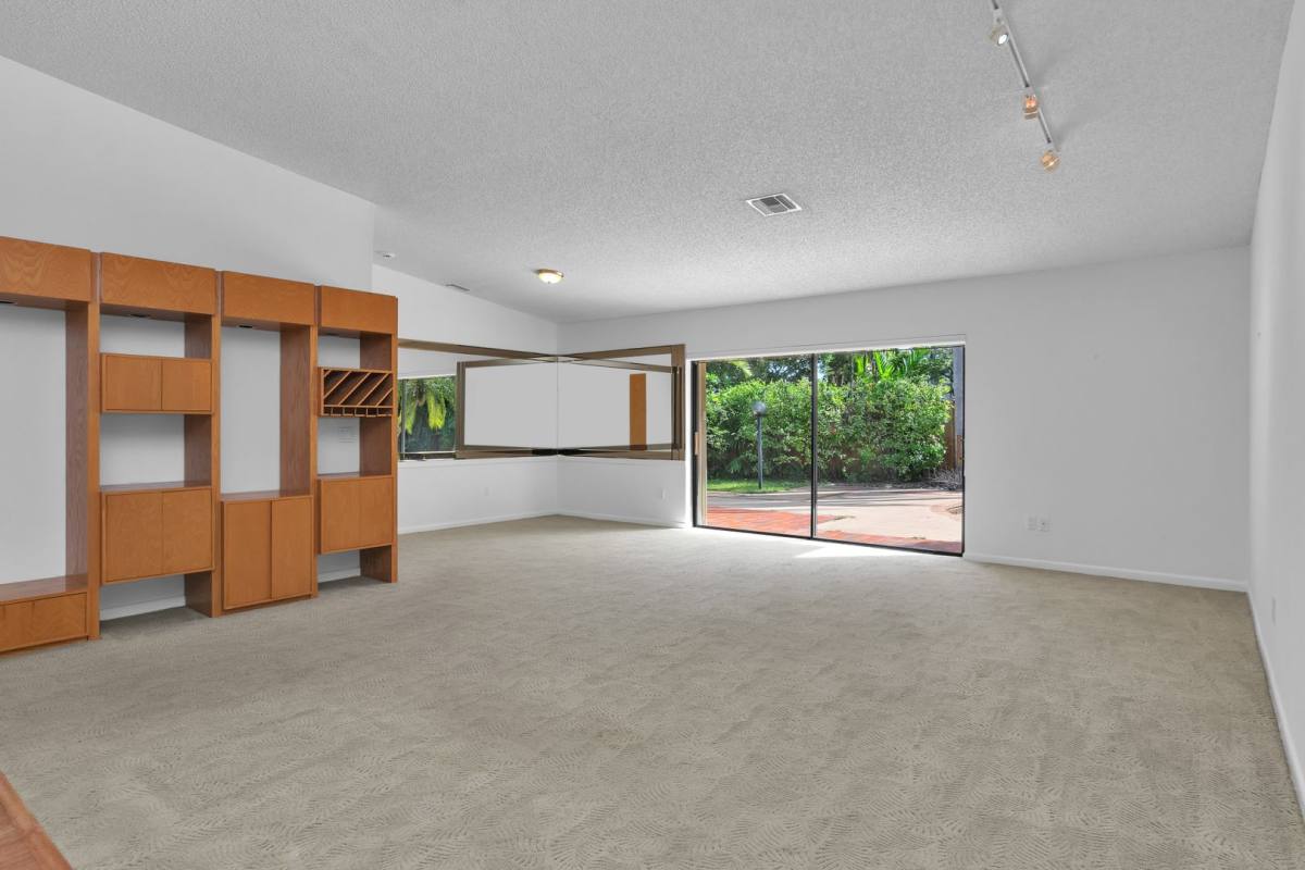 House for rent at 21131 Highland Lakes Blvd, Miami, FL 33179