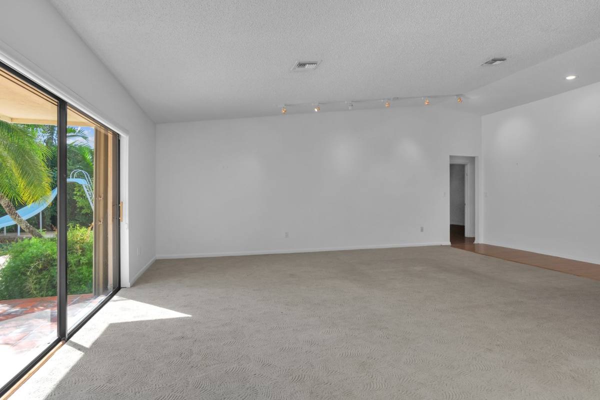 House for rent at 21131 Highland Lakes Blvd, Miami, FL 33179