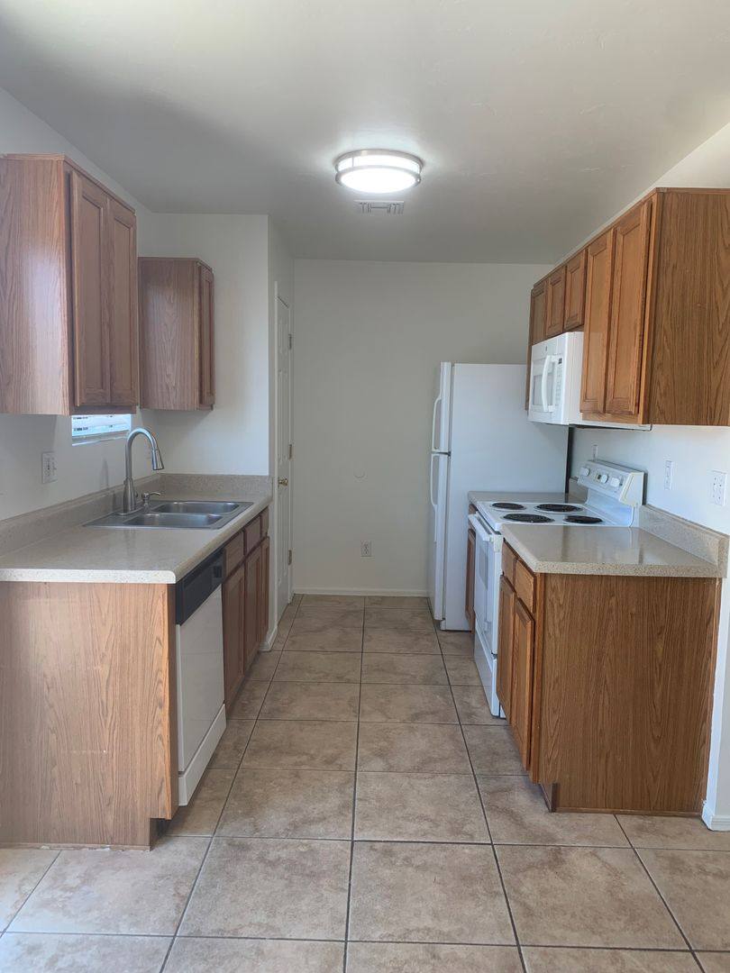 Apartment for rent at 9101-9115 E Esperanza Dr, Tucson, AZ 85715