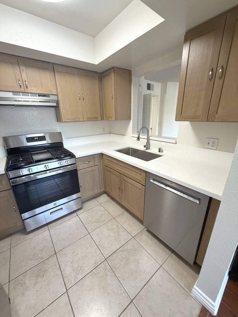 Apartment for rent at 3119 Foothill Blvd #1, La Crescenta, CA 91214