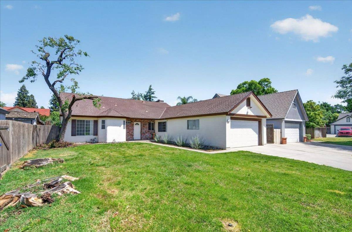 House for rent at 2176 E Decatur Ave, Fresno, CA 93720