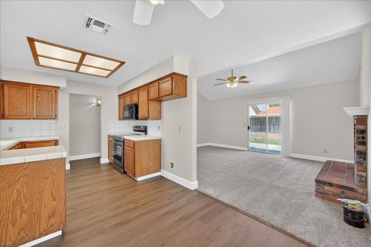 House for rent at 2176 E Decatur Ave, Fresno, CA 93720