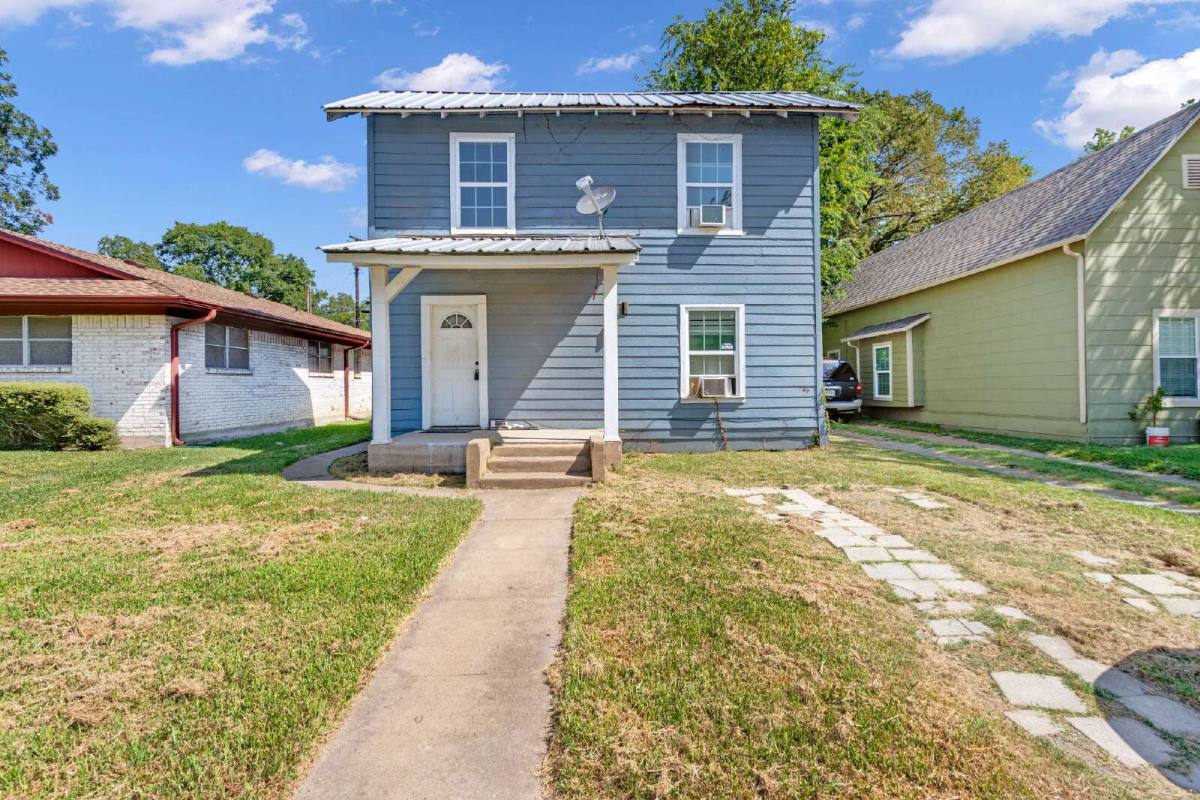 917 W Crawford St, Denison, TX 75020 - House for Rent