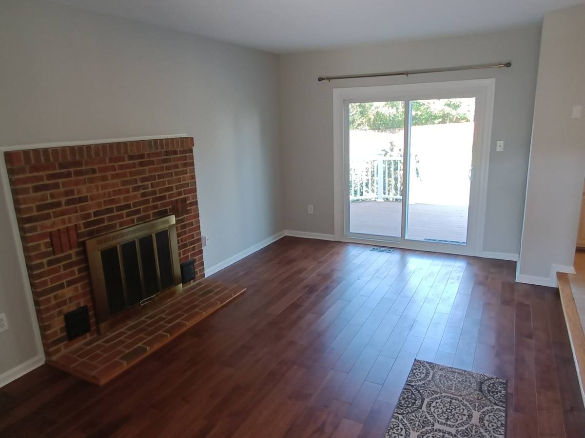 House for rent at 345 Silver Ridge Dr, Sterling, VA 20164