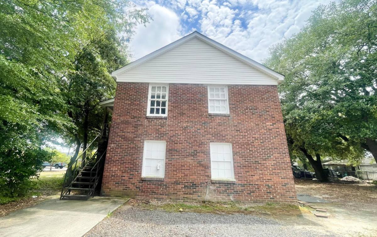 Townhouse for rent at 1717 Burnham St, West Columbia, SC 29169